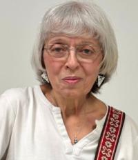 Lynda Santrella Headshot