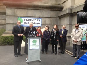 President Preckwinkle joined U.S. Representatives Mike Quigley, Bobby Rush and Jan Schakowsky; Debra Shore from the Metropolitan Water Reclamation District; Howard Learner from the Environmental Law and Policy Center and other environmental leaders.